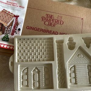 The Pampered Chef Stoneware Gingerbread House Mold NIB with instructions. Unused